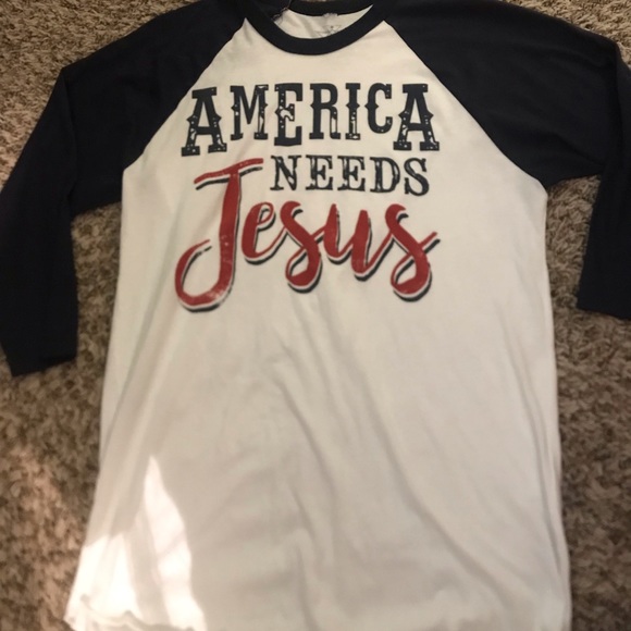 Very cute graphic tee - Picture 2 of 4